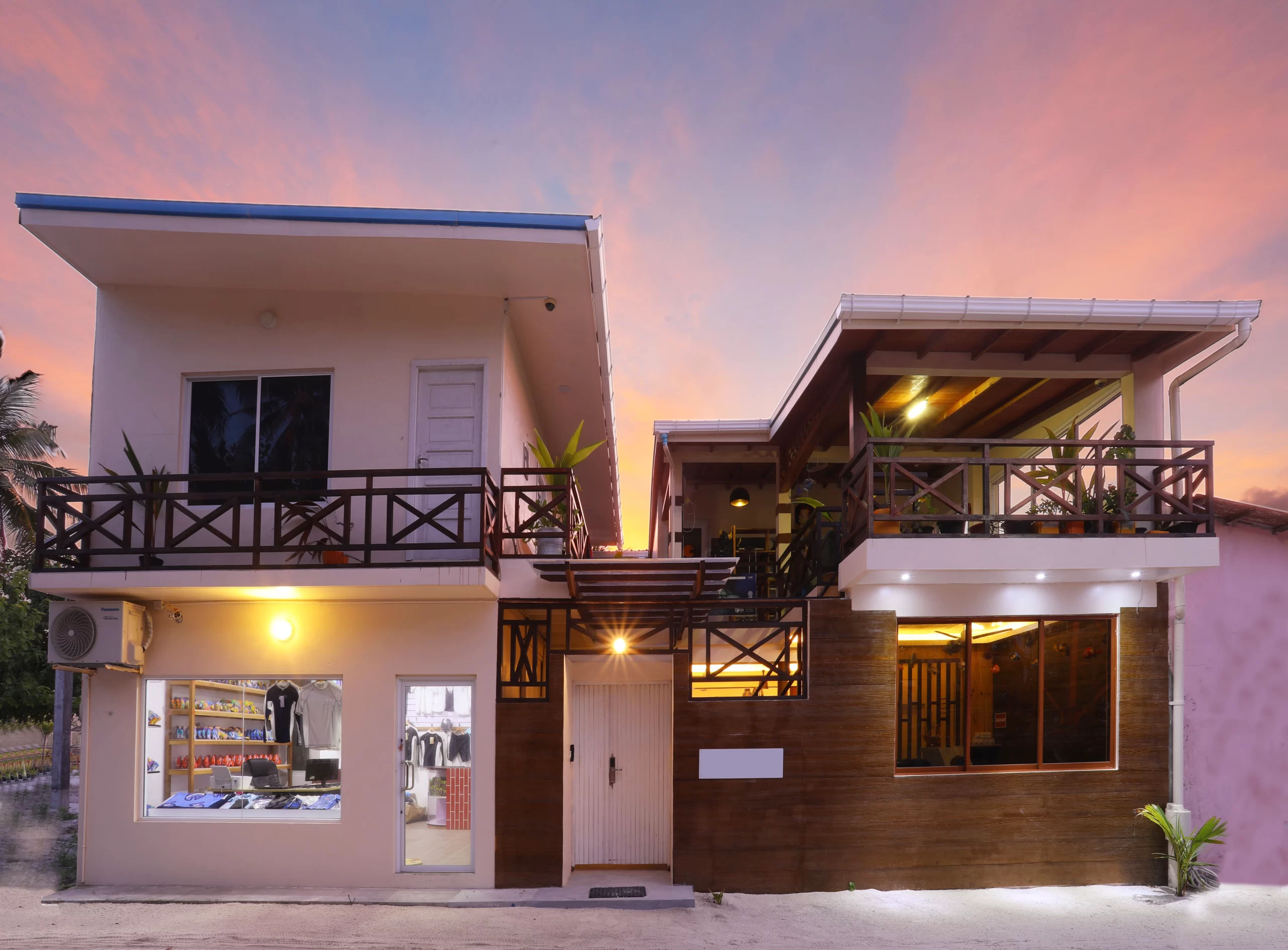 Guesthouse for Sale (IS 116) — Thulusdhoo