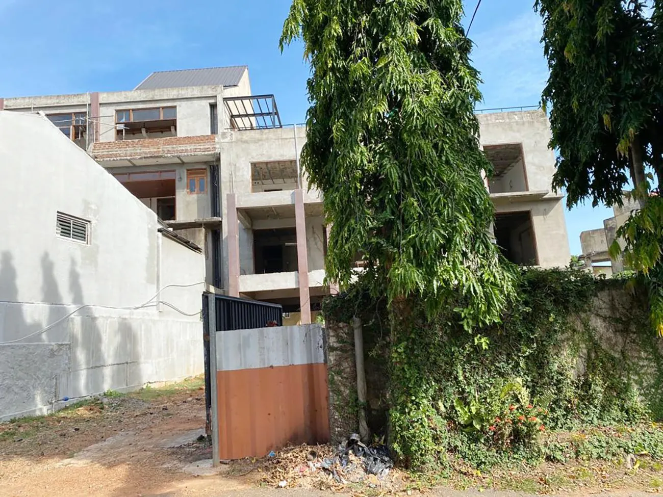 Unfinished 12 BR Duplex House for Sale (O-104S) — Pagoda