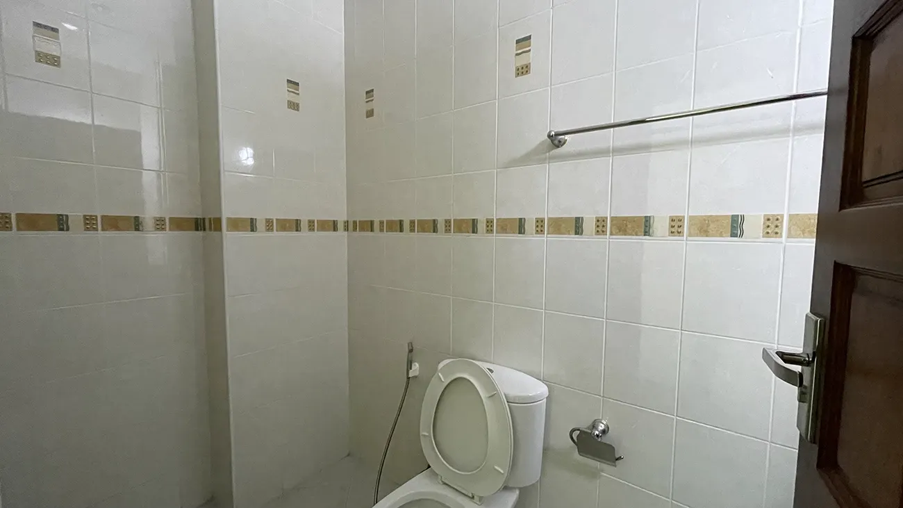 Commercial Space for Rent (ML 214) — Sea Tracs Building