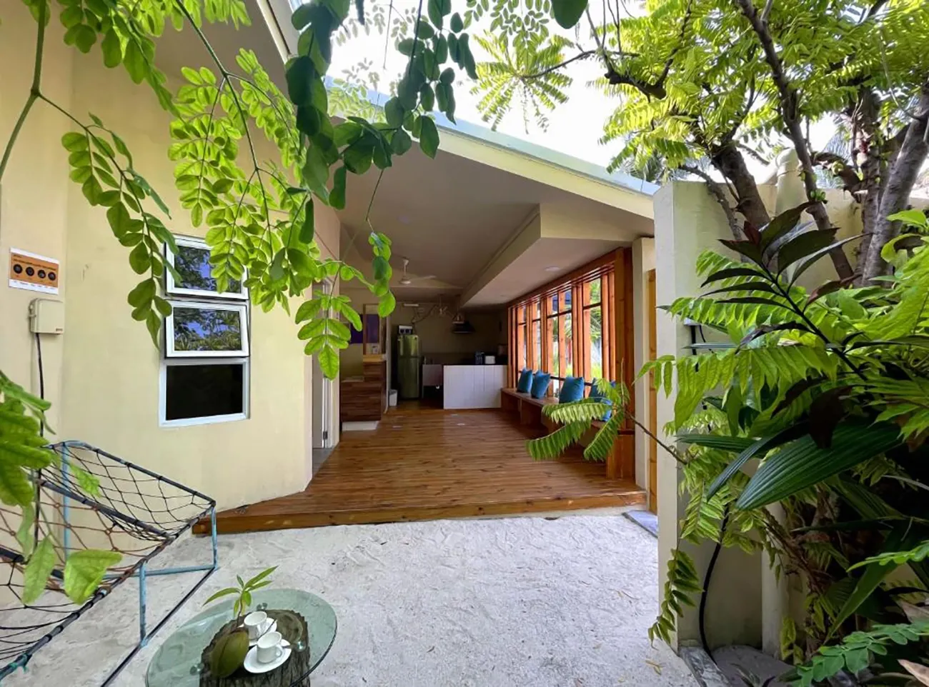 Guesthouse for Sale (IS 115) — Thulusdhoo