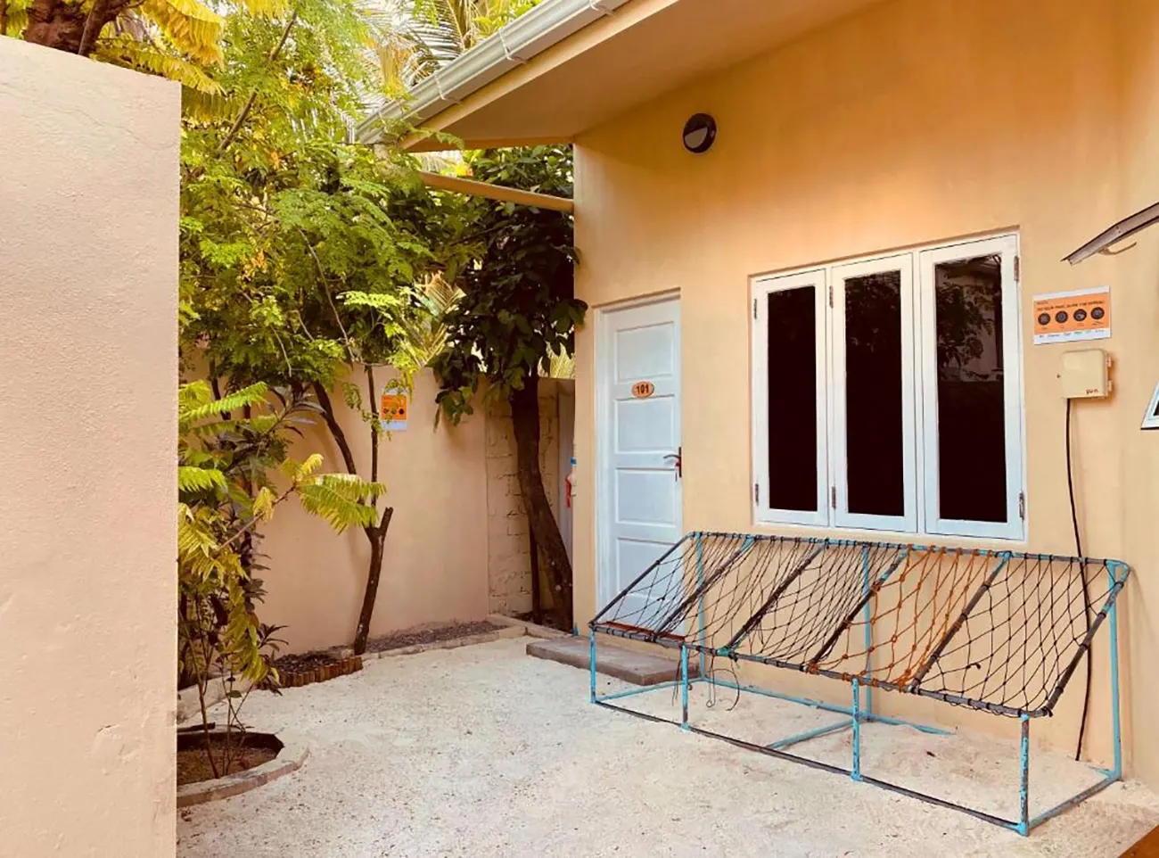Guesthouse for Sale (IS 115) — Thulusdhoo