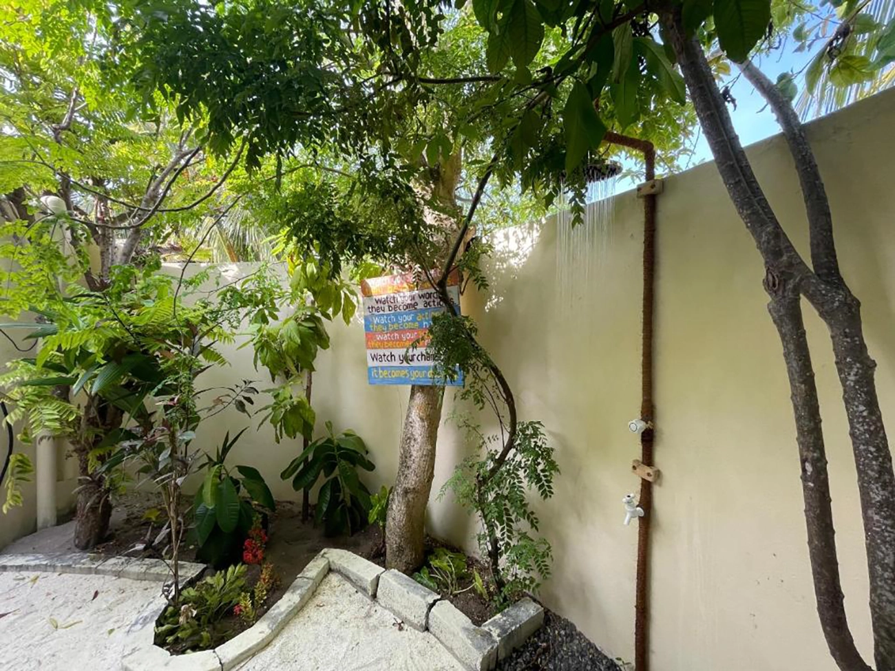 Guesthouse for Sale (IS 115) — Thulusdhoo
