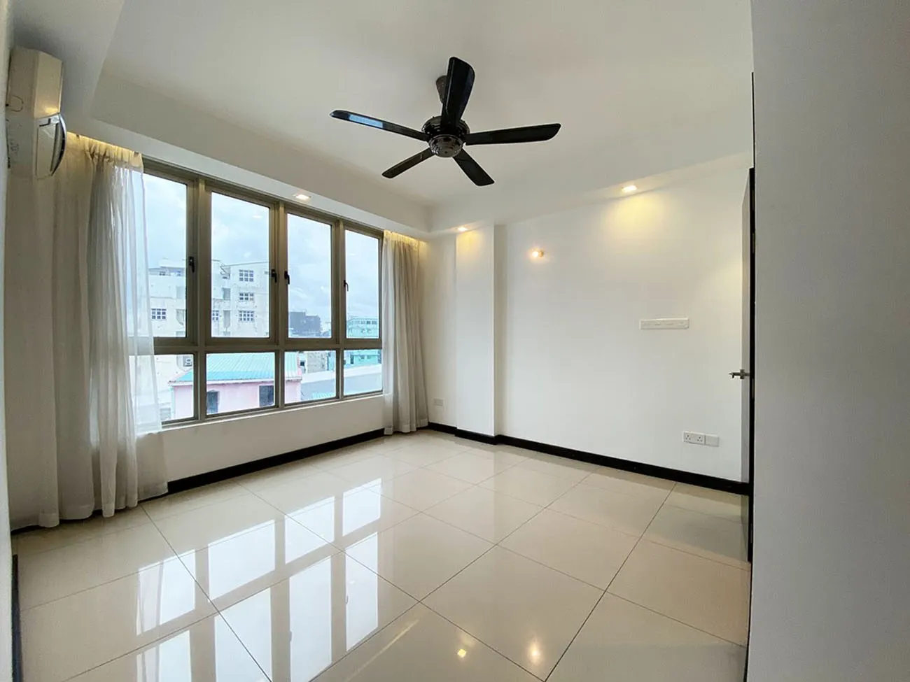 Semi Furnished 2+1 BR for Rent (ML 125) — Huravee Hingun