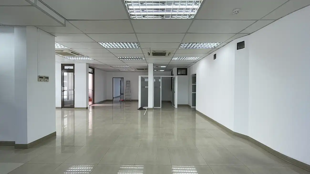 Commercial Space for Rent (ML 400) — Sea Tracs Building