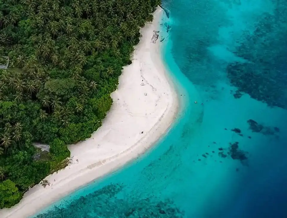 Land Plot for Sale (IS 140) — Maalhos